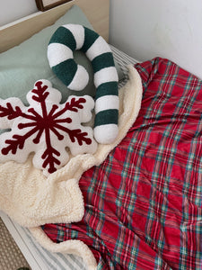 Traditional Red Plaid Fleece Blanket - PRE ORDER (6919647658050)