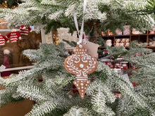 Load image into Gallery viewer, Gingerbread Finial Ornament Hanging - GTE080 (7549345202242)