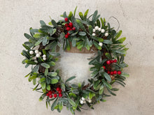 Load image into Gallery viewer, 30CM MISTLETOE BERRY WREATH WITH LED (7541393489986)