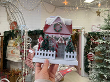 Load image into Gallery viewer, 4319090 Pink Lighted House (7549340287042)