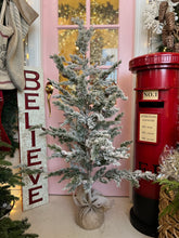 Load image into Gallery viewer, ST212057 - 59.25&quot; Snow Dusted Tree with Jute Base (7021404946498)