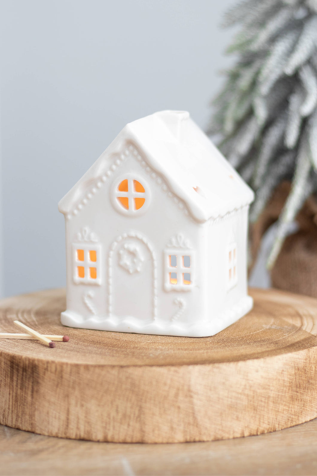 White Christmas Gingerbread House Tealight Candle Holder (7330221719618)