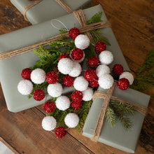 Load image into Gallery viewer, WS182394 - Red &amp; White Snowball Garland (6719984304194)