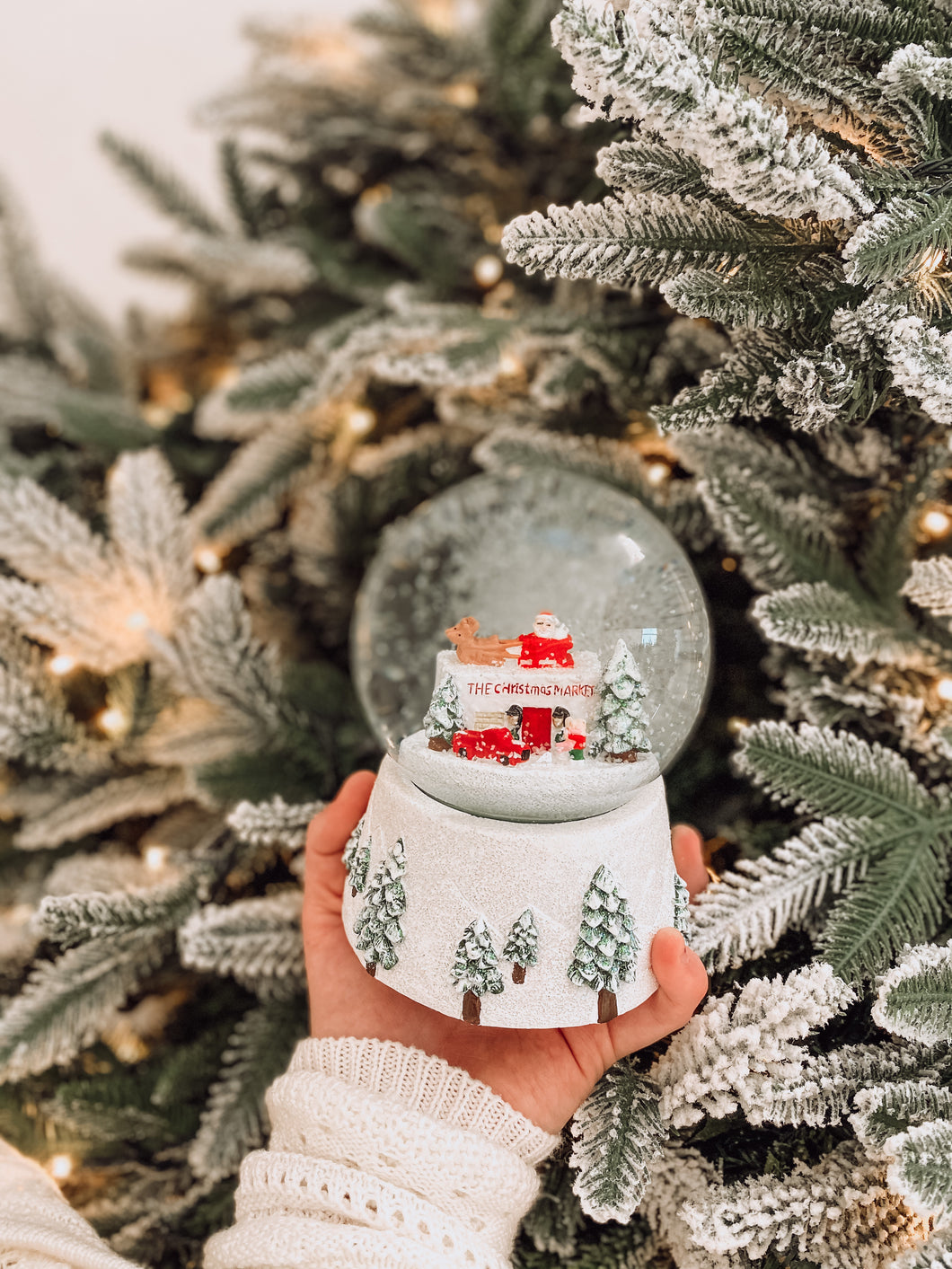 The Christmas Market ™ Snowglobe (4784628891714)