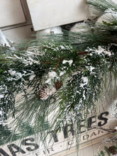 Load image into Gallery viewer, G191473 - 54&quot; Snowy Pine &amp; Cedar Garland with Cones (6864820371522)