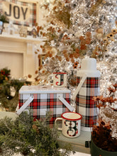 Load image into Gallery viewer, Mrs Claus’ Vintage Picnic Box (6749381328962)