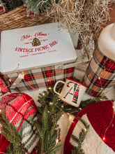 Load image into Gallery viewer, Mrs Claus’ Vintage Picnic Box (6749381328962)