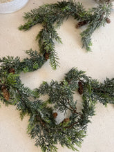 Load image into Gallery viewer, G191418 - 6&#39; Snowy Pine &amp; Cone Garland (6695534592066)